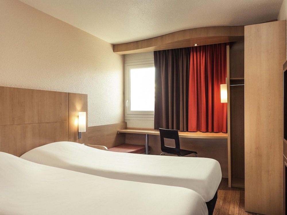 ibis Epinay sur seine Gennevilliers 24/72