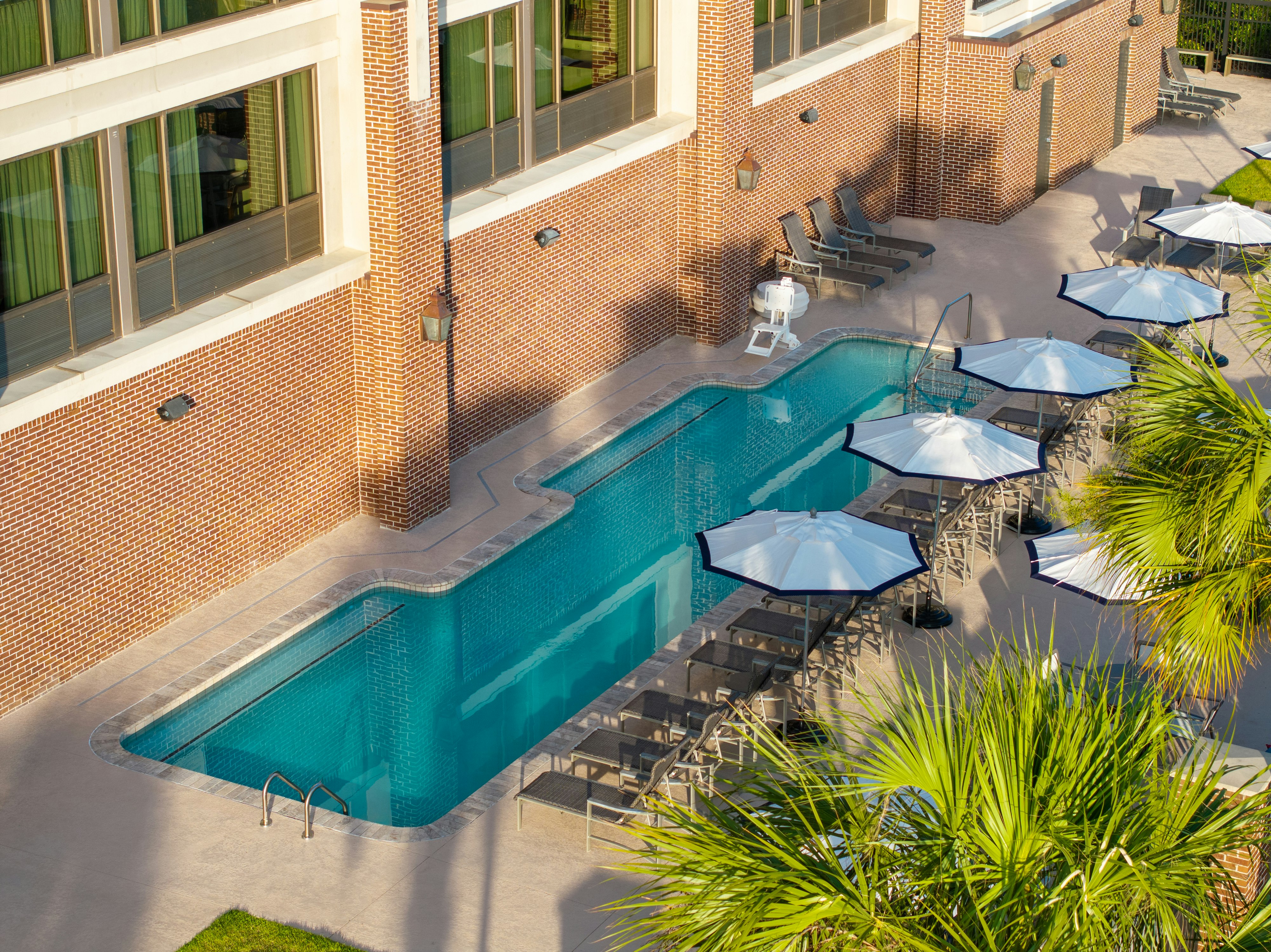 Hilton Garden Inn Charleston Waterfront Downtown 75/77