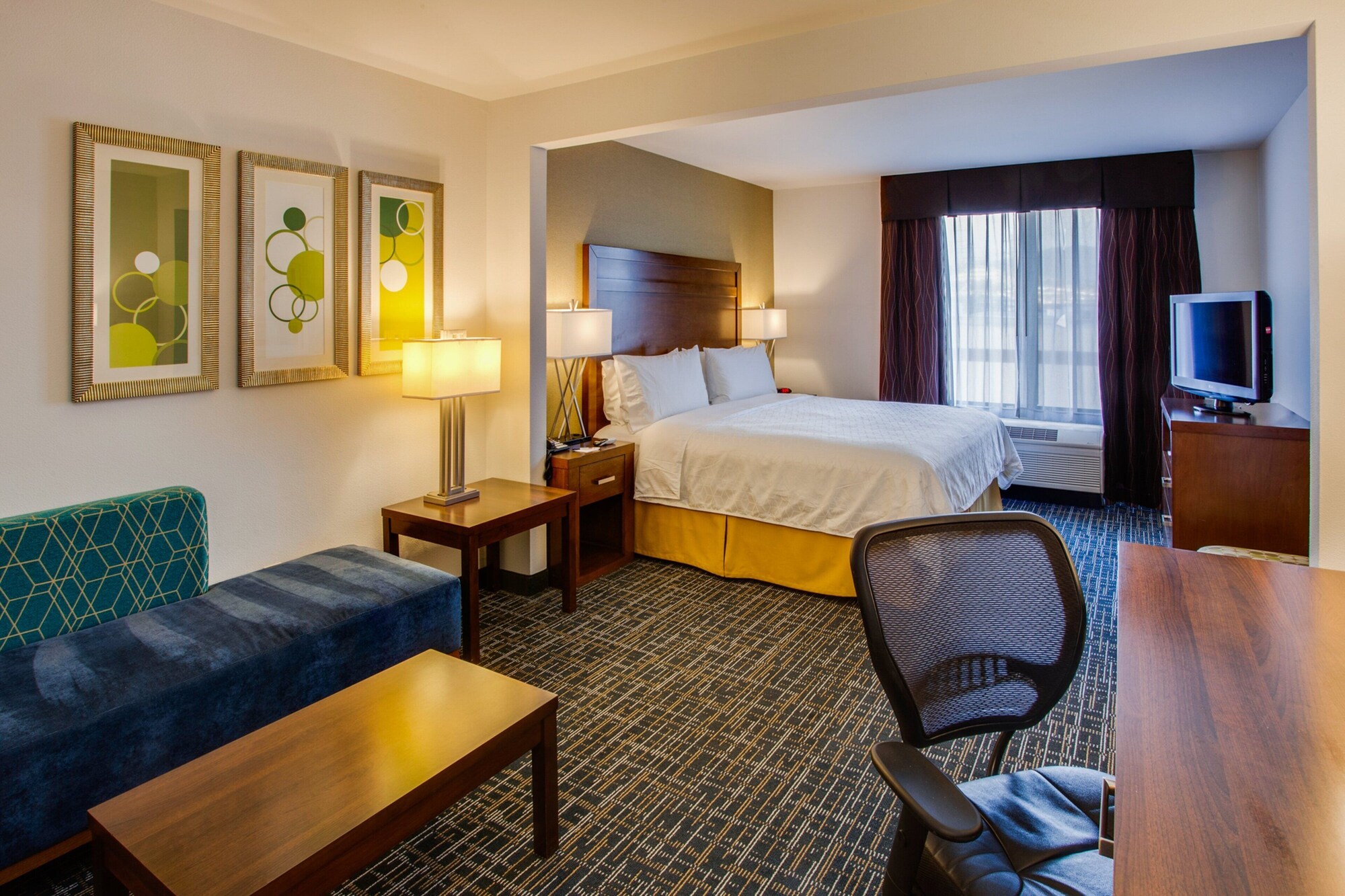 Suite, King Bed