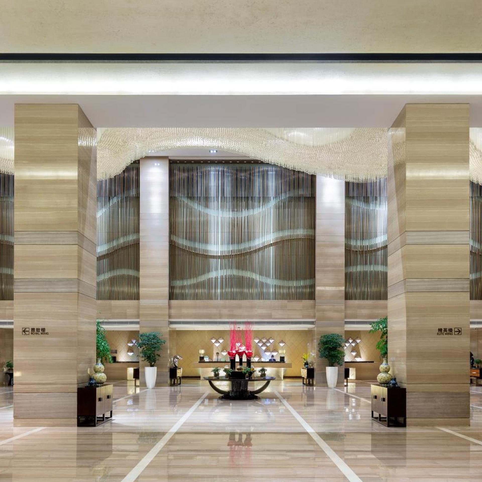 Longchamp Garden Hotel 6/35