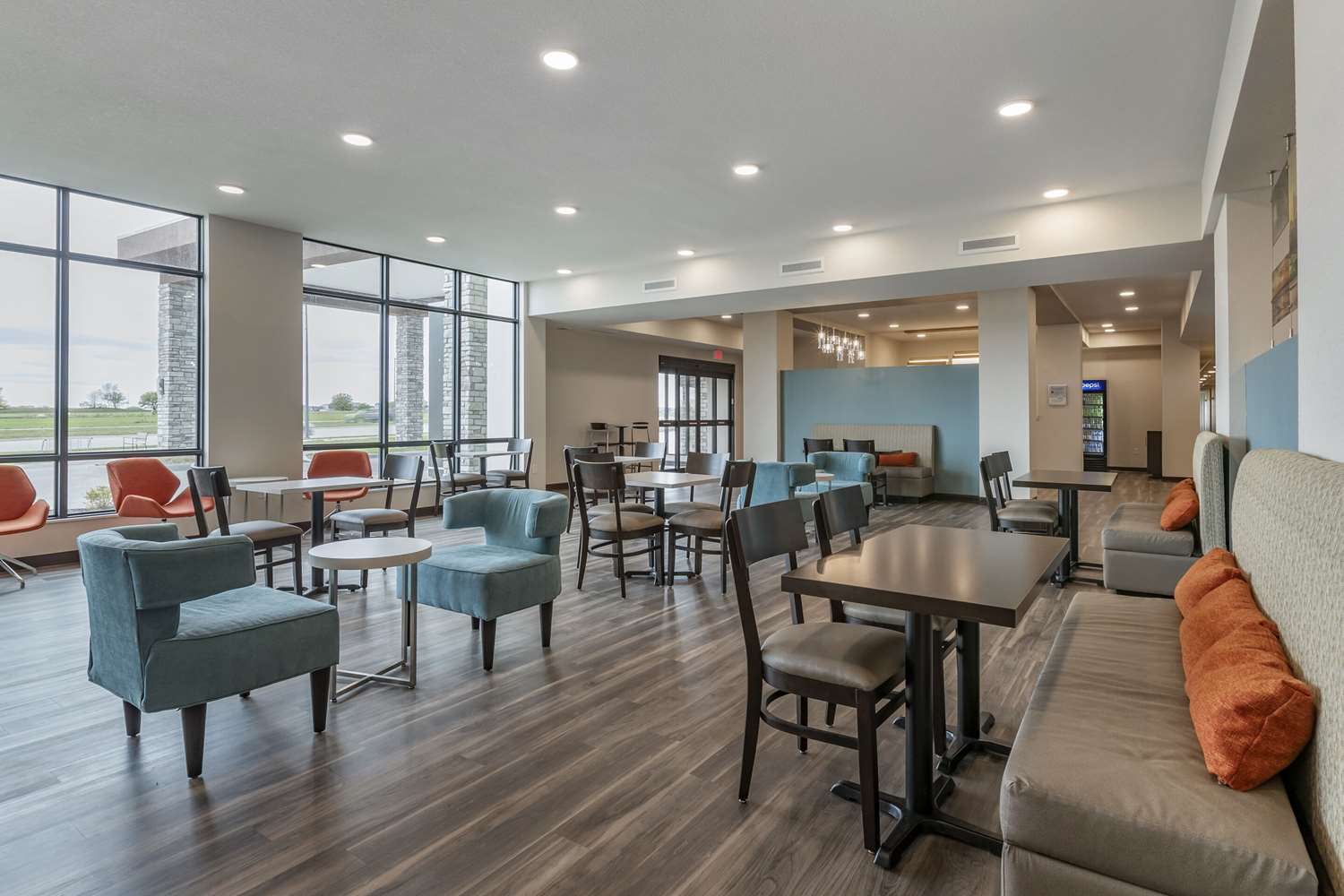 MainStay Suites Milwaukee/Franklin, WI 24/28