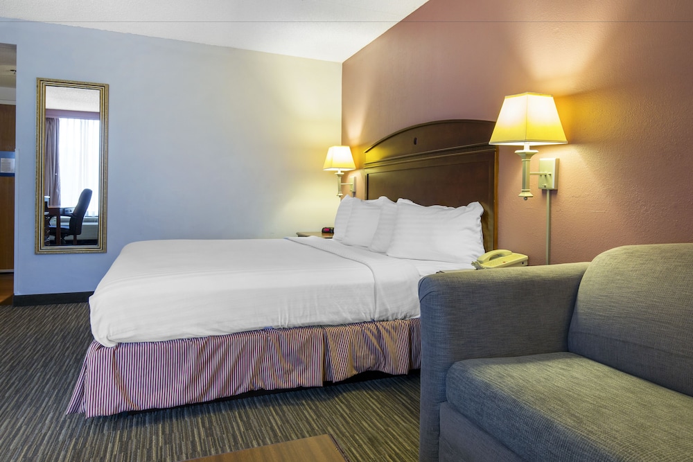 Greenstay Hotel and Suites 34/69