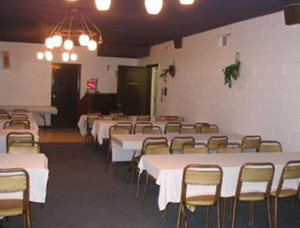 Moosejaw Inn 27/32