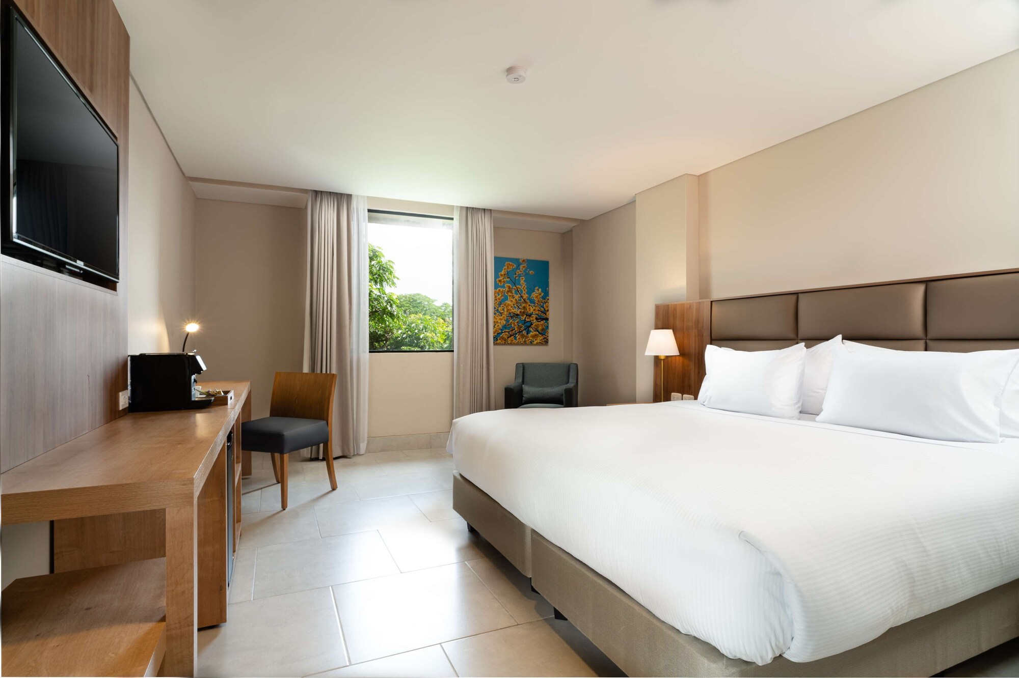 ROOM, KING BED
