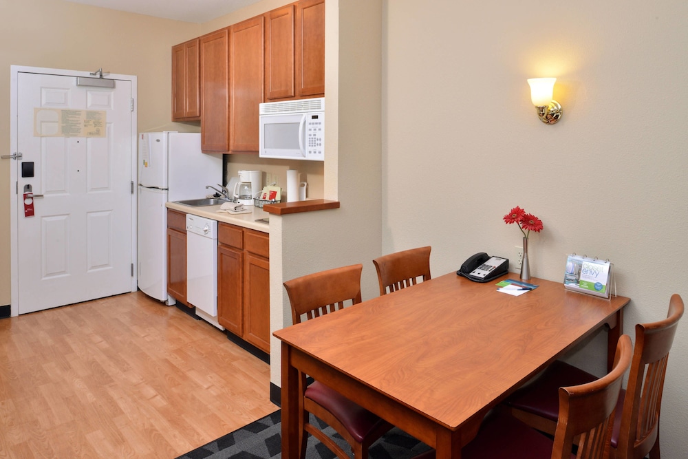 Towneplace Suites Marriott Cal Expo 32/50