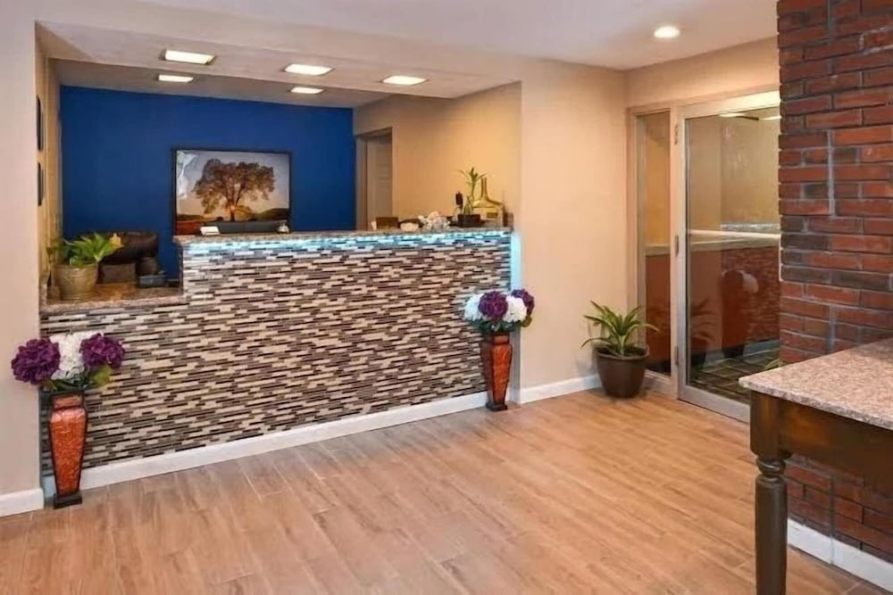 Lobby at Motel6 Putnam, CT, Putnam - CT