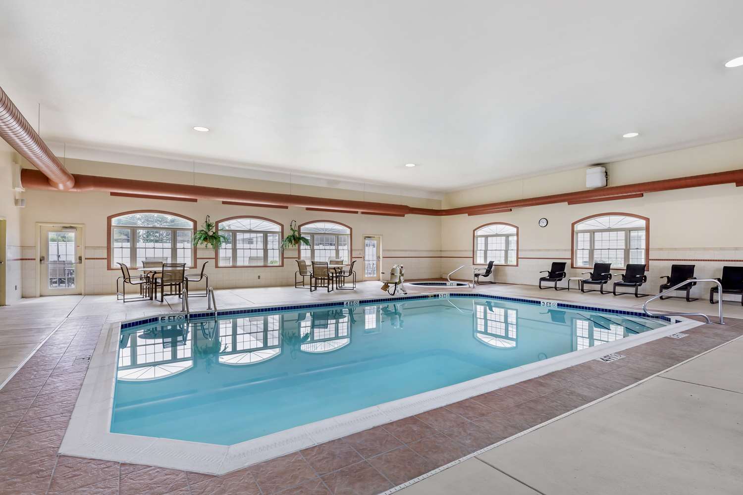 Best Western Plus Dutch Haus Inn And Suites 25/48
