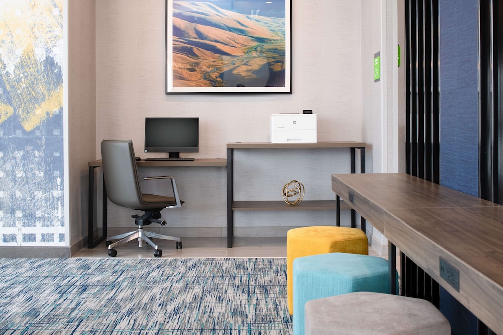 La Quinta Inn Suites By Wyndham Spokane Downtown 32/36