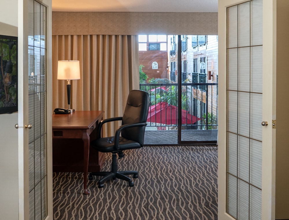 Prestige Vernon Lodge And Conference Centre 58/75