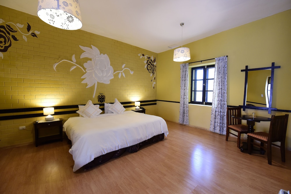 Yabar Hotel Plaza 33/65