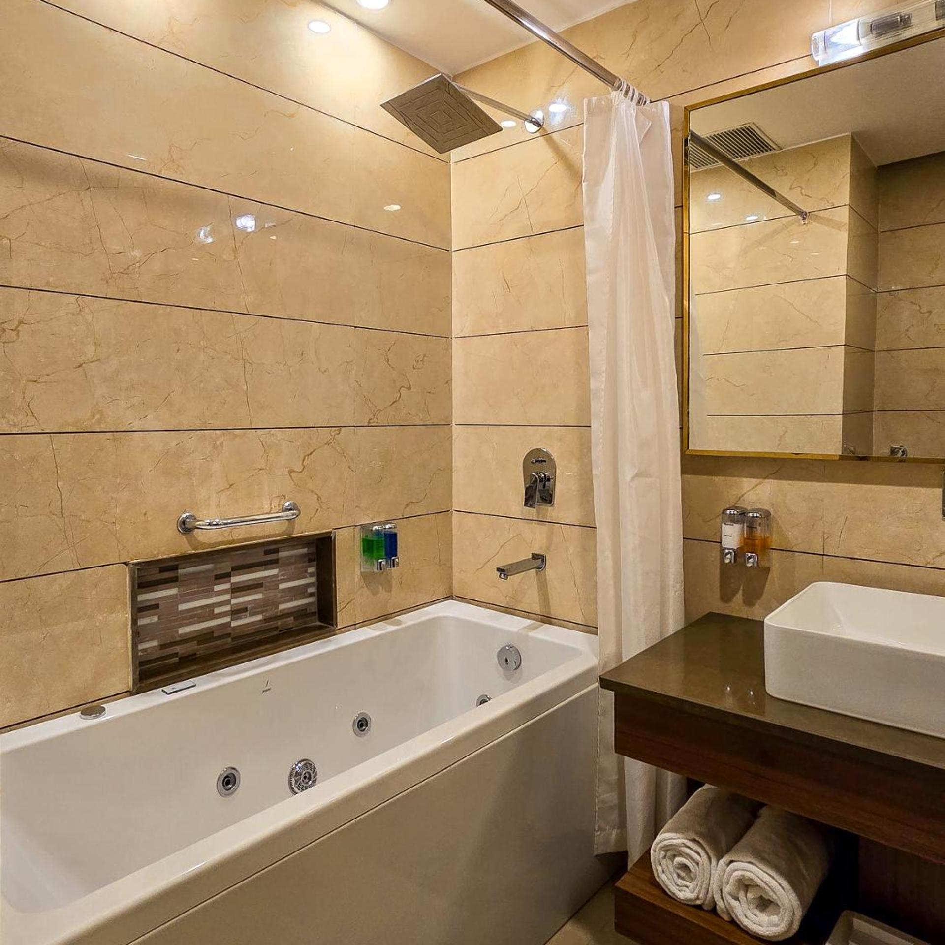 GRAND VIEW HOTEL 49/51