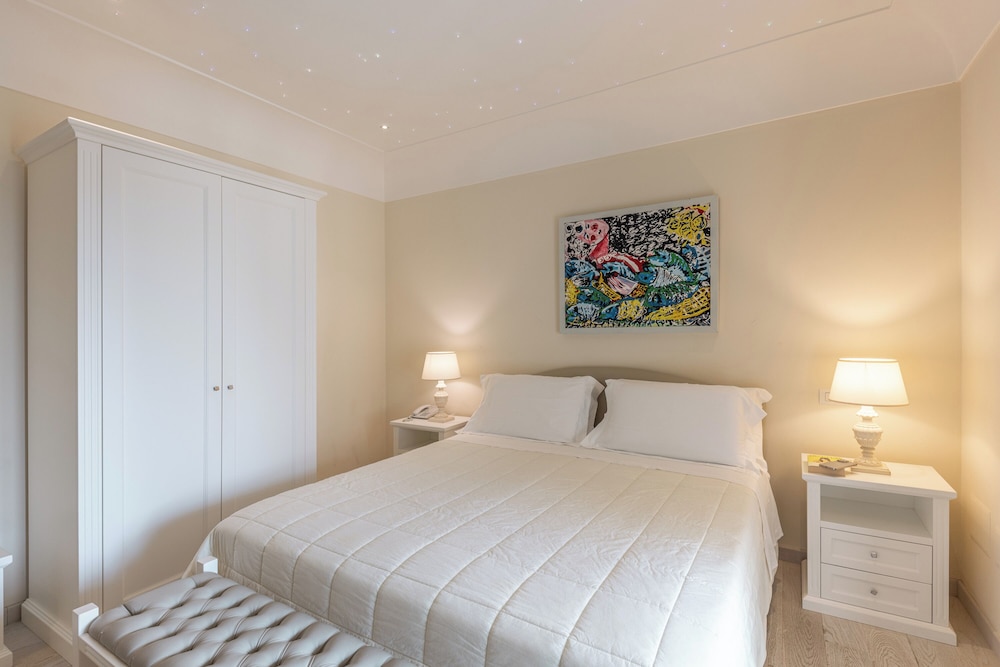 Deluxe, Queen Bed, External Jetted Tub, Terrace