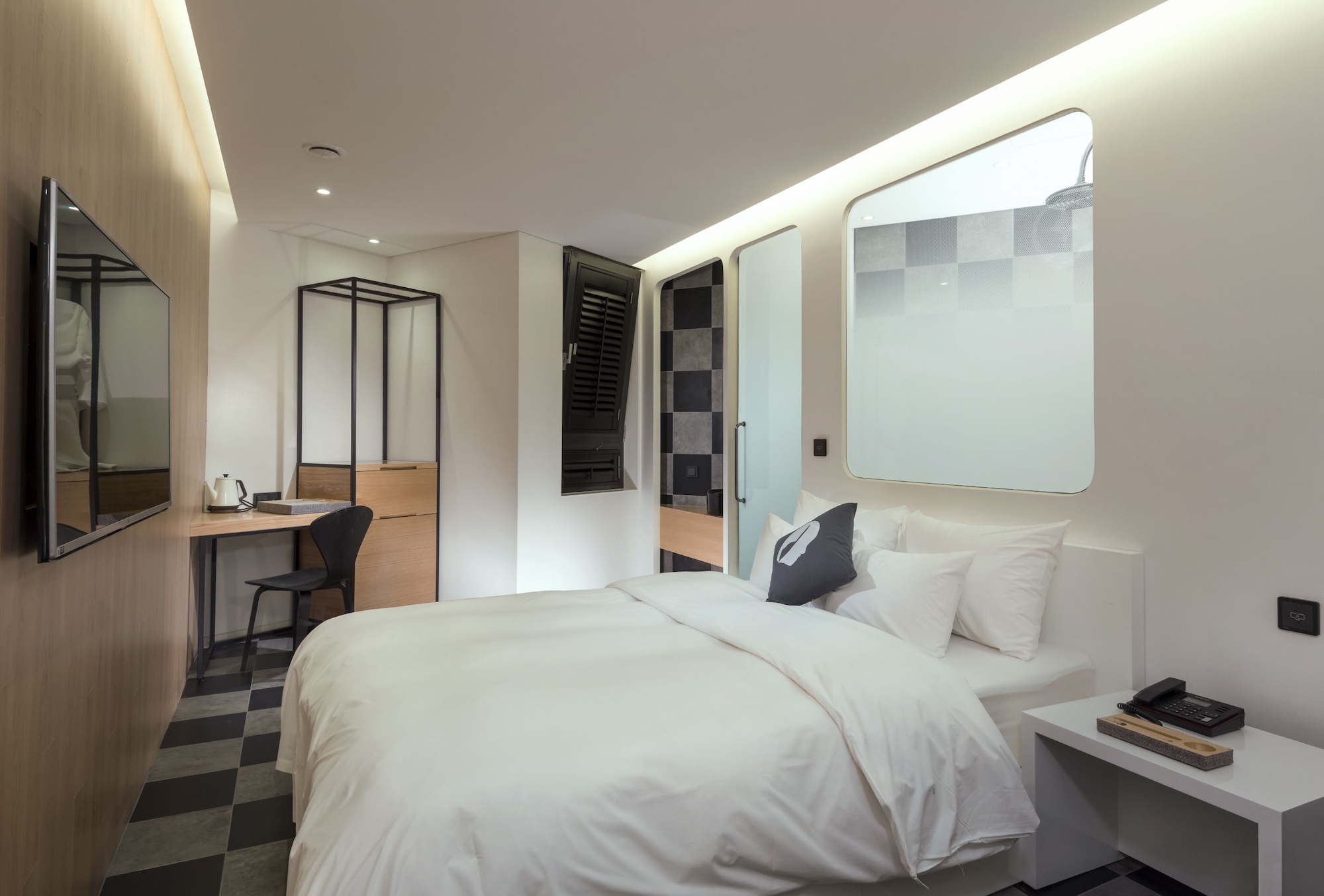 DELUXE, DOUBLE BED