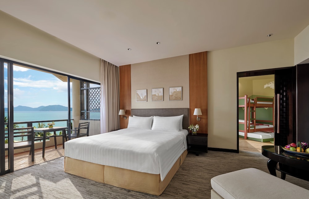 Kinabalu, Theme, Family Suite, Jungle, King Bed