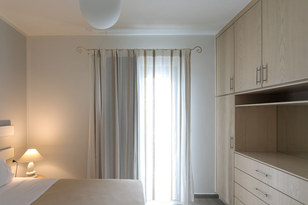 Sweet Home Naxos 18/50