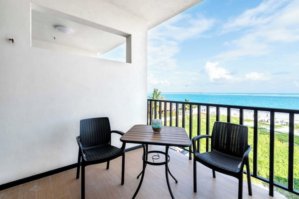 Velas Condos 37/48