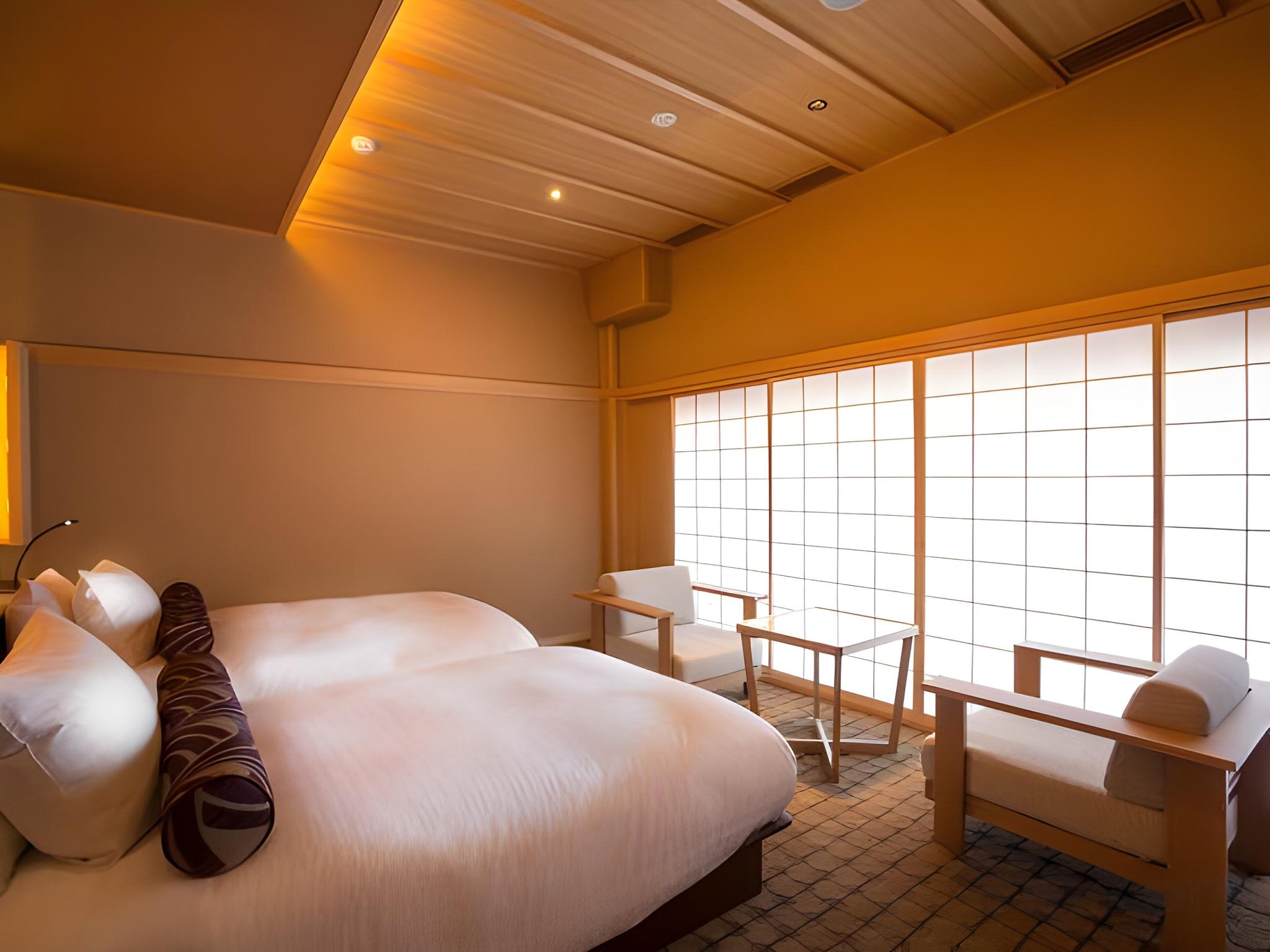 Superior, Twin Beds, Townscape View