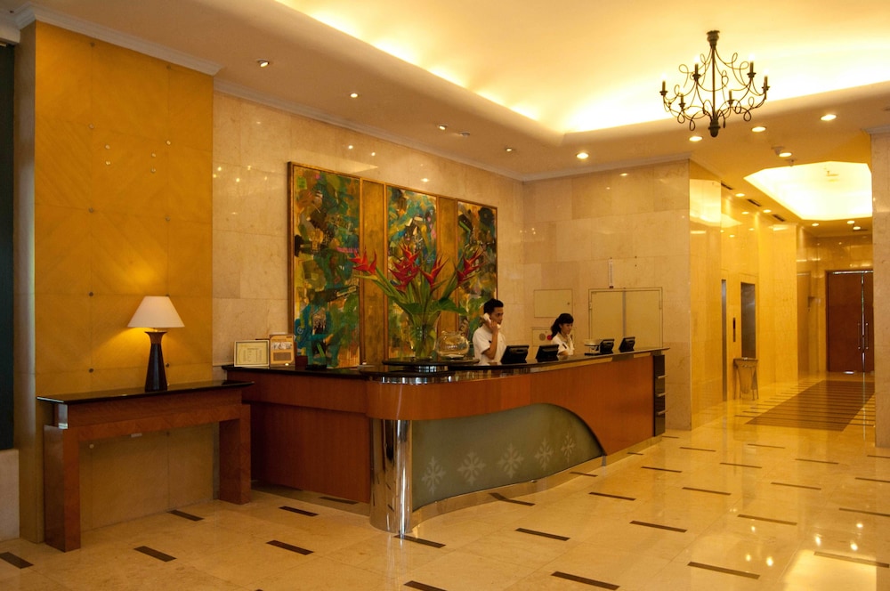 Lobby at GRAND TROPIC SUITES JAKARTA, JAKARTA