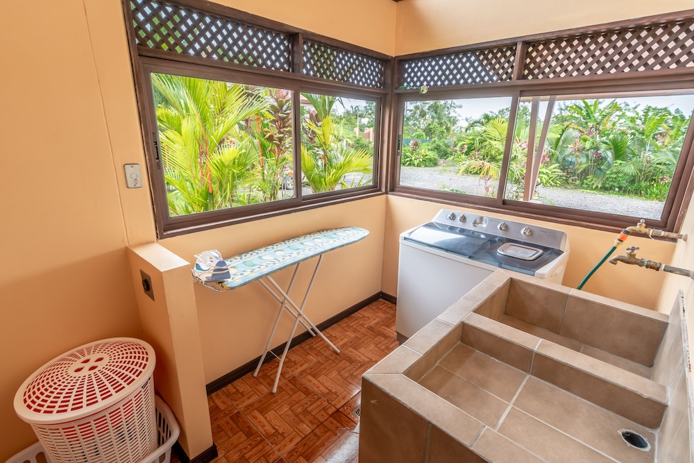 Aunty Arenal Lodge 14/50