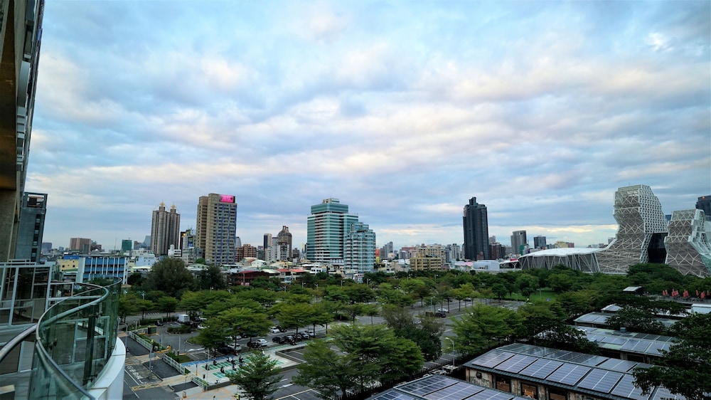 City Suites Kaohsiung Chenai 48/53