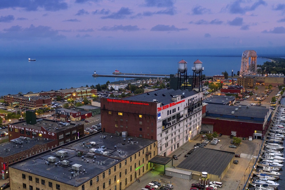 The Suites Hotel at Waterfront Plaza 3/50