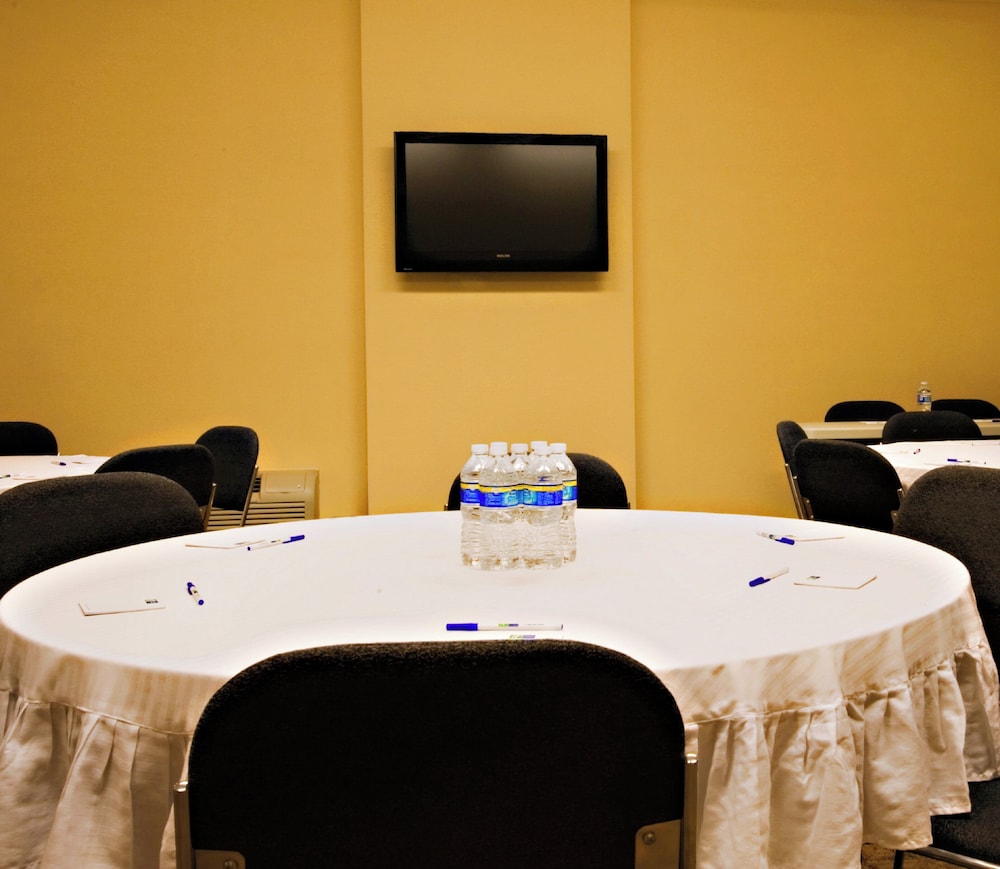 Holiday Inn Express Hotel And Suites Borger 39/43