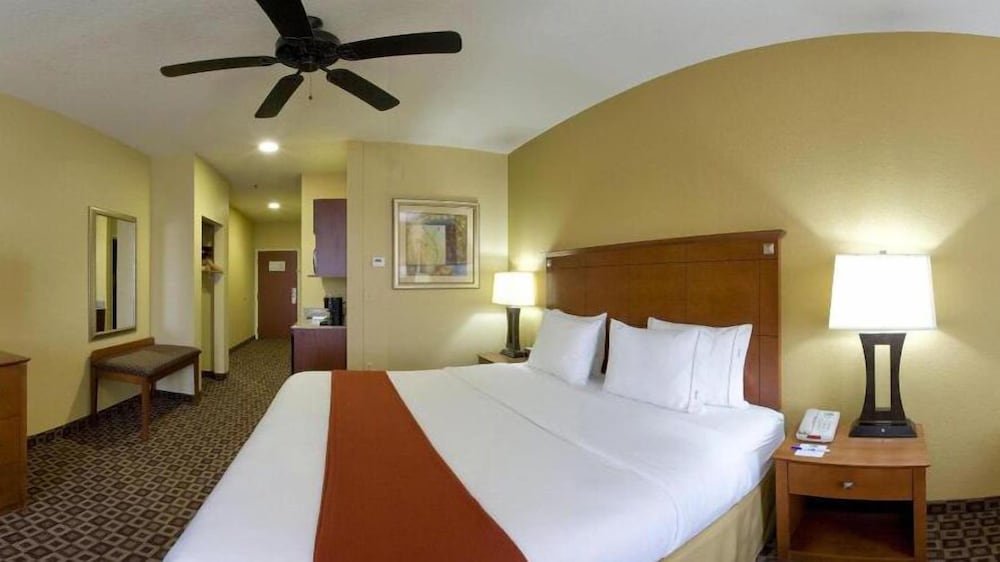Holiday Inn Express Mccomb 17/53