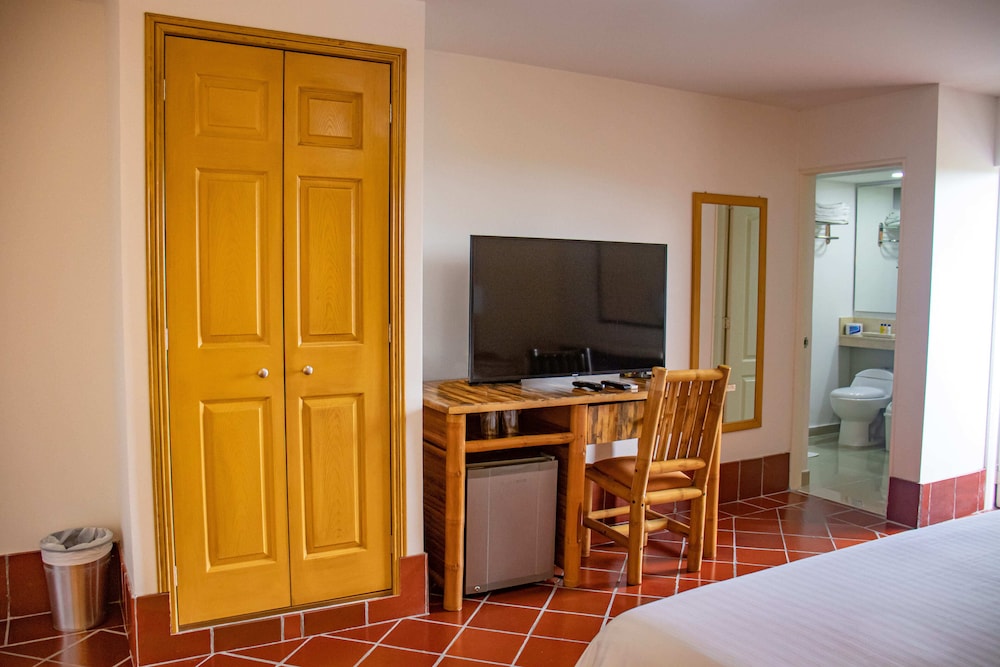 Hotel Campestre Las Camelias 48/71