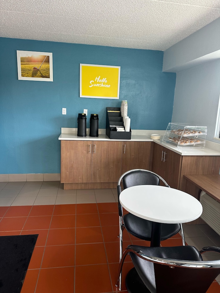Days Inn by Wyndham Columbus/Worthington 38/43