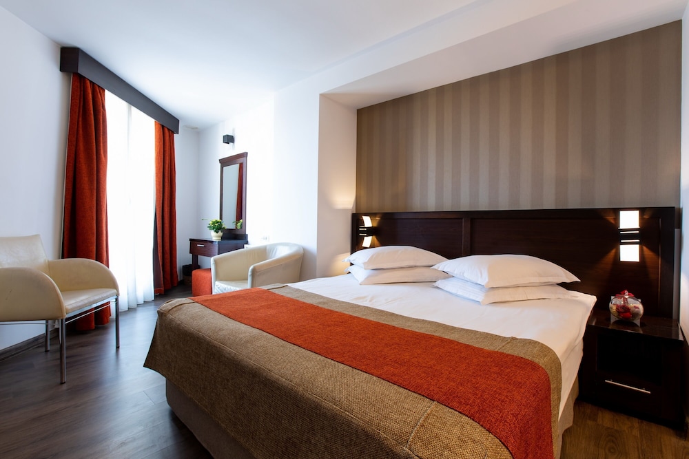 SUPERIOR, DOUBLE BED