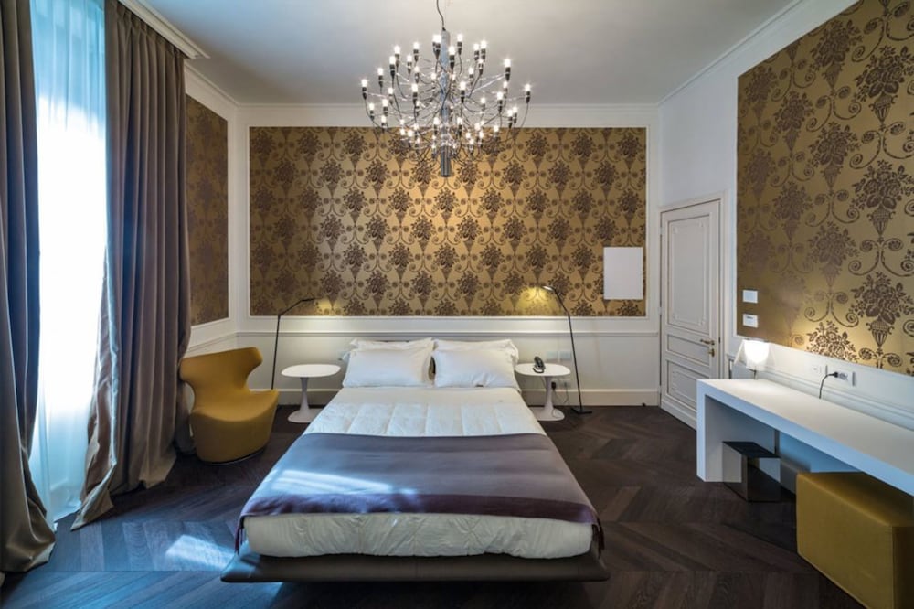 Master, Queen Bed