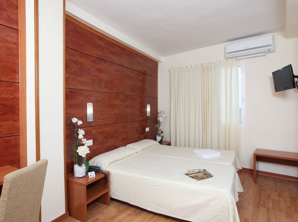 HOTEL CENTRO MAR(FORMERLY CENTRO PLAYA) 5/24