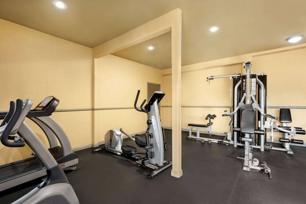 Baymont By Wyndham Monterey Park 22/45