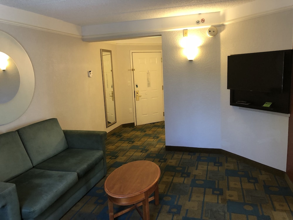 La Quinta Inn & Suites by Wyndham Jacksonville Butler Blvd 35/55