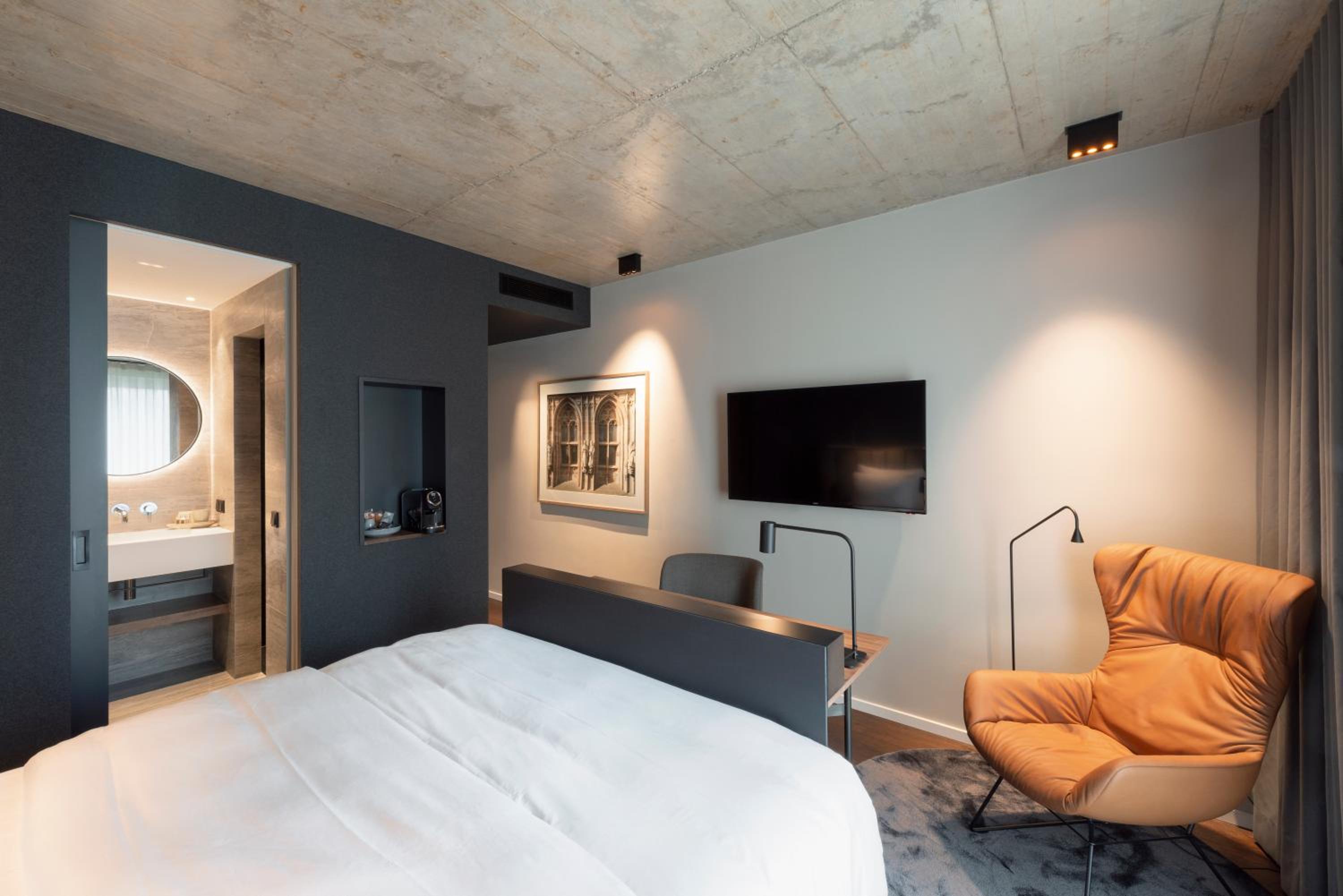 Legend Hotel 14/50