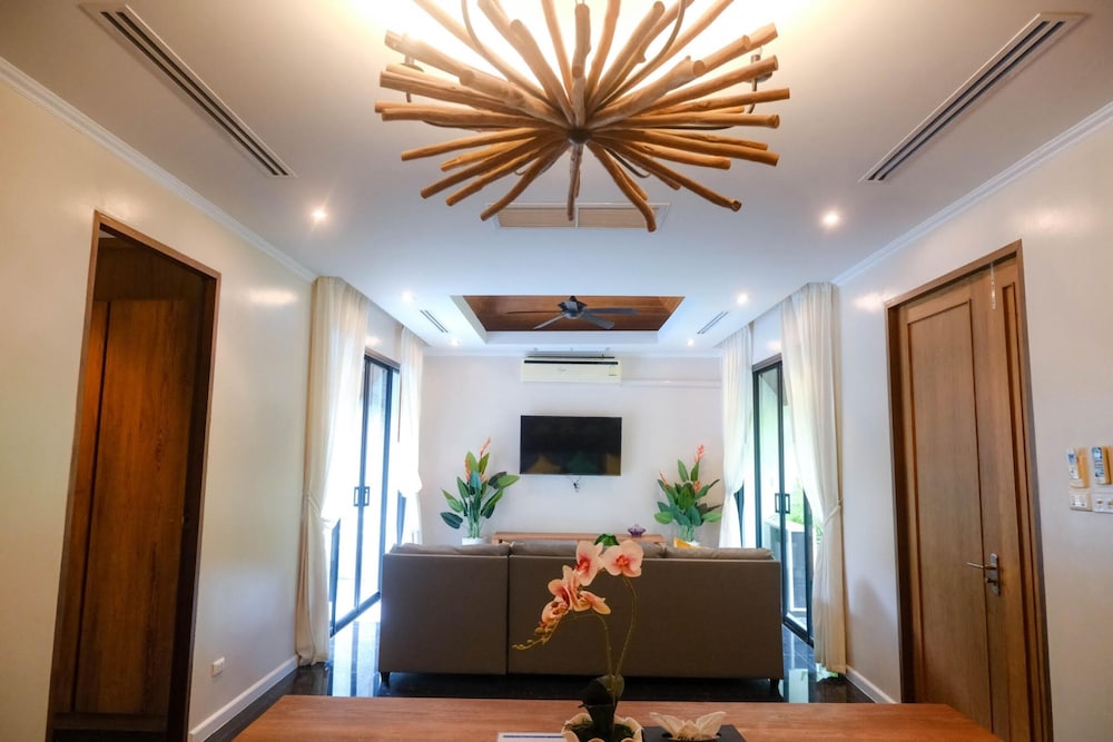 THE KIRI VILLAS RESORT 8/69