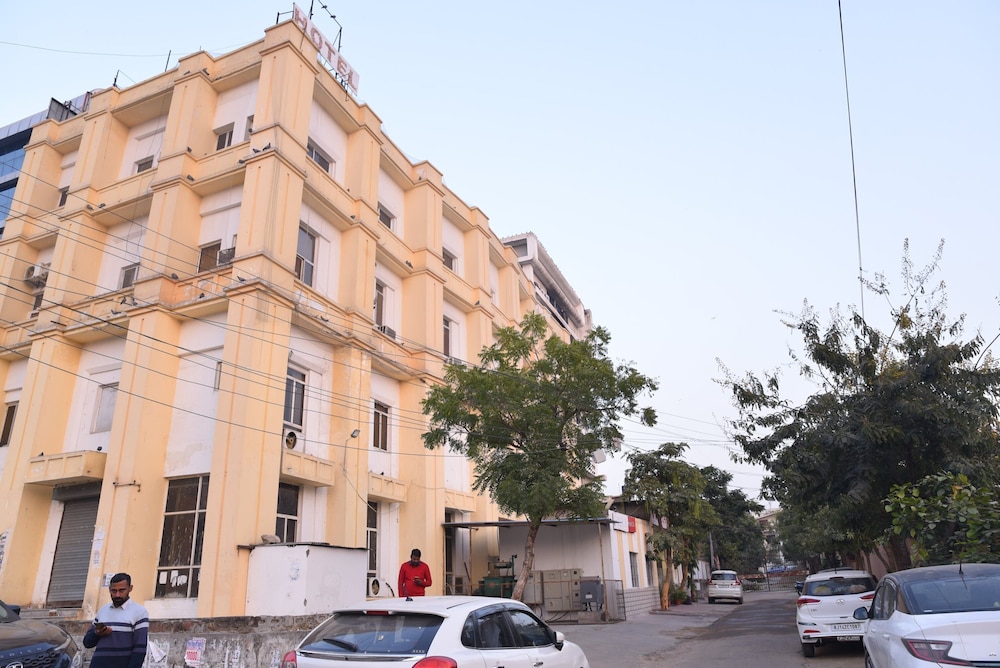 Hotel C 9 34/50