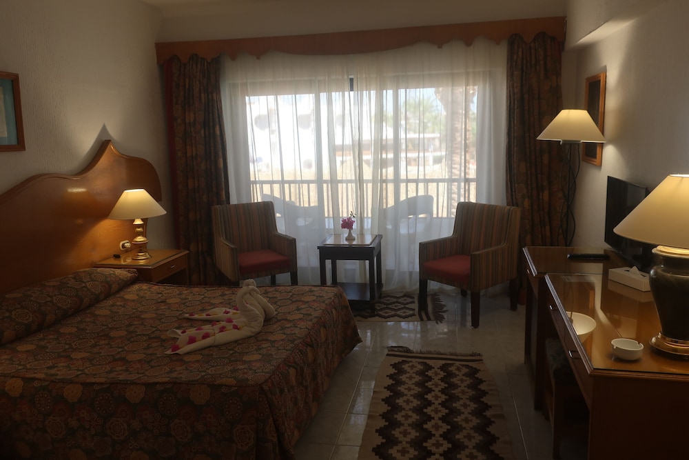 Turquoise Beach Hotel 32/50