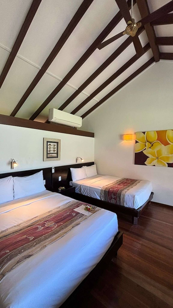 Mana Island Resort 24/78