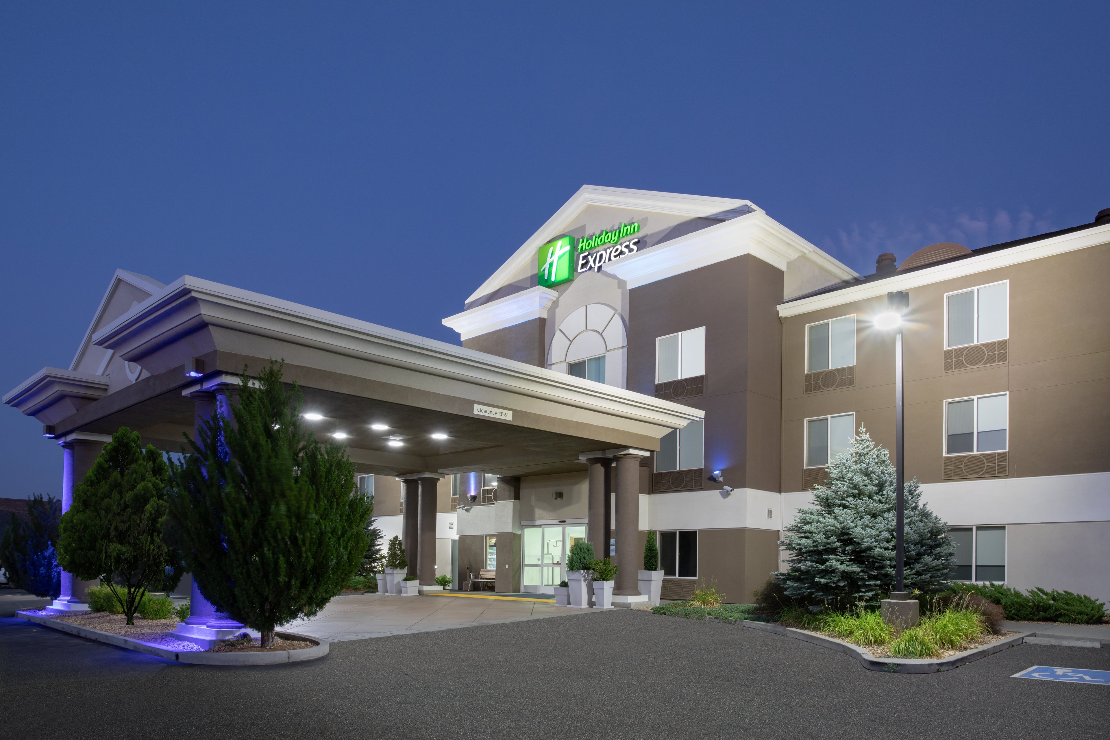 HOLIDAY INN EXPRESS YREKA - SHASTA AREA 2/52