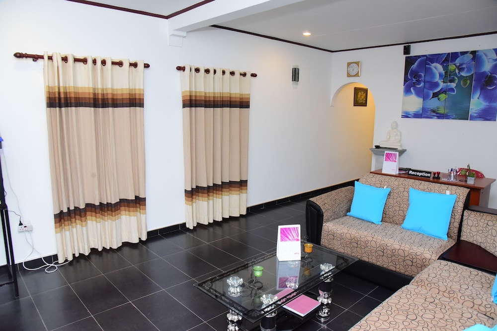 White Villa Airport Transit Hotel 27/45