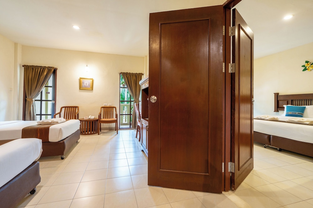 Phuket Leelavadee Hua Ting Resort 49/50