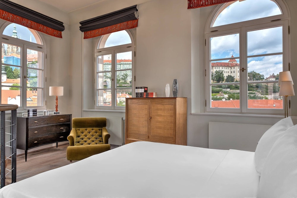 Tower, Suite, King Bed