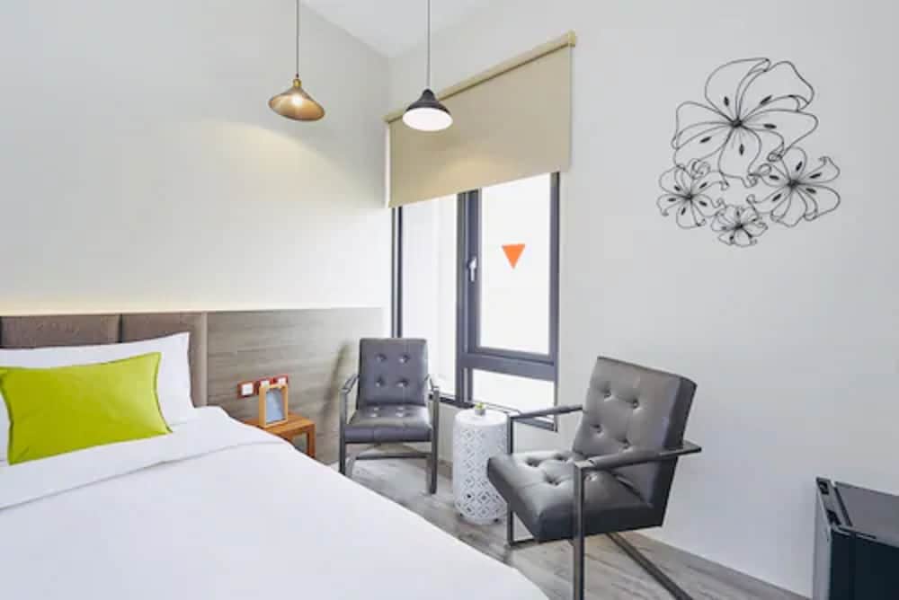 Z Hotel 40/59