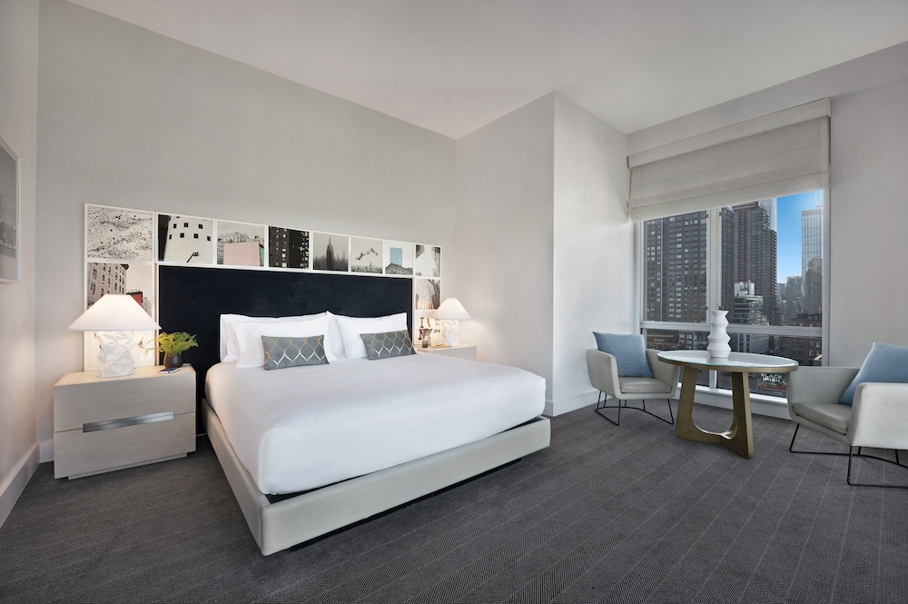 Hudson River, Suite, King Bed, Accessible