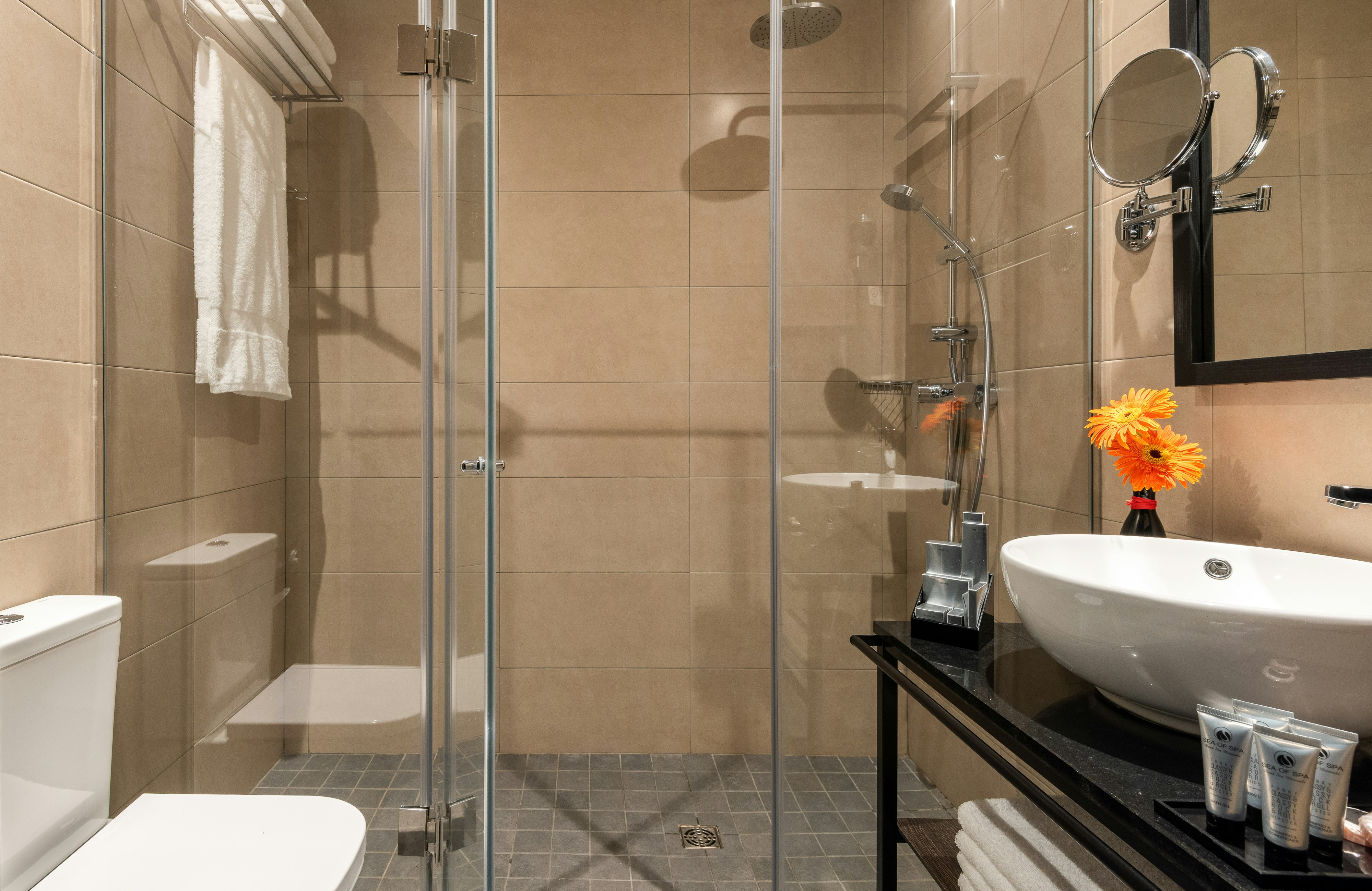 NYX Hotel Madrid by Leonardo Hotels 72/74