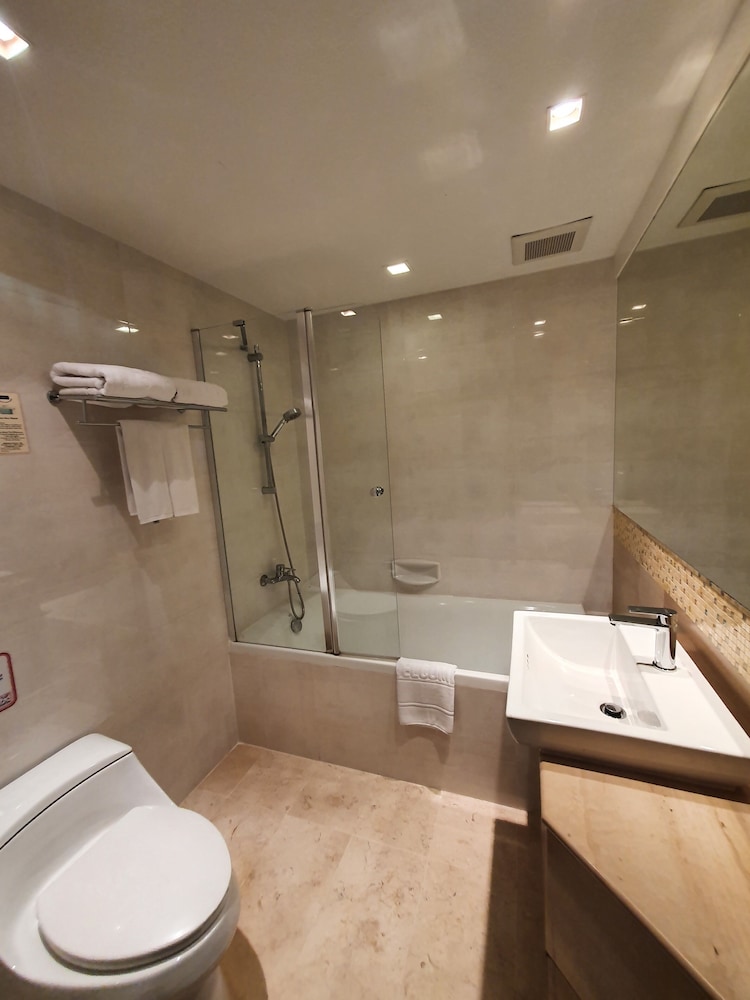 Amora Neoluxe Hotel 38/41