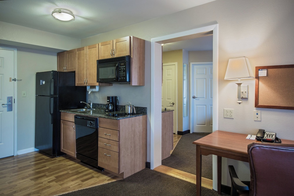 Candlewood Suites Windsor Locks Bradley Arpt 16/56