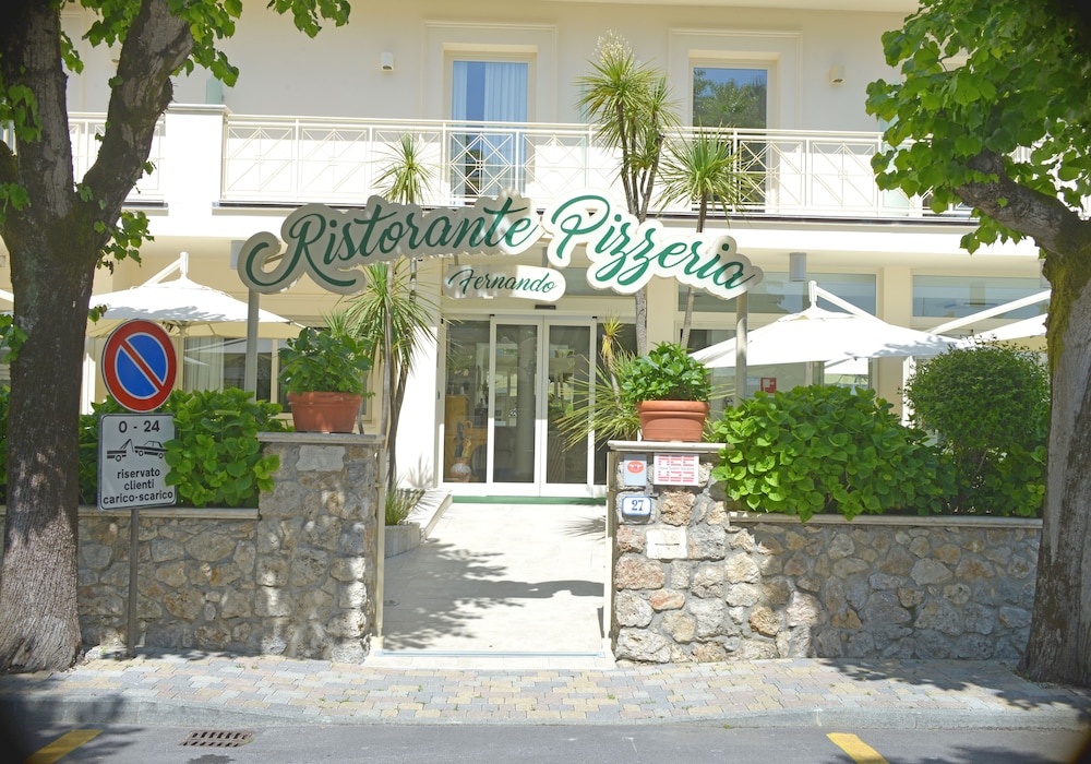 Pigalle Hotel 55/64