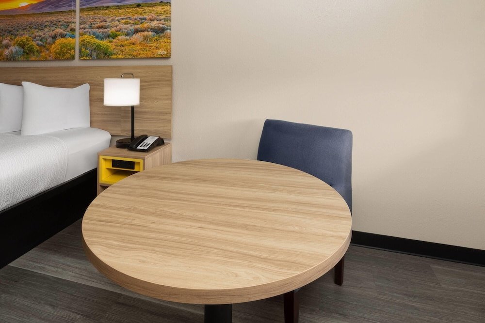 Days Inn By Wyndham El Paso West 32/50